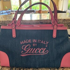 Authentic Gucci - nearly perfect (one tiny dot on bottom inside)